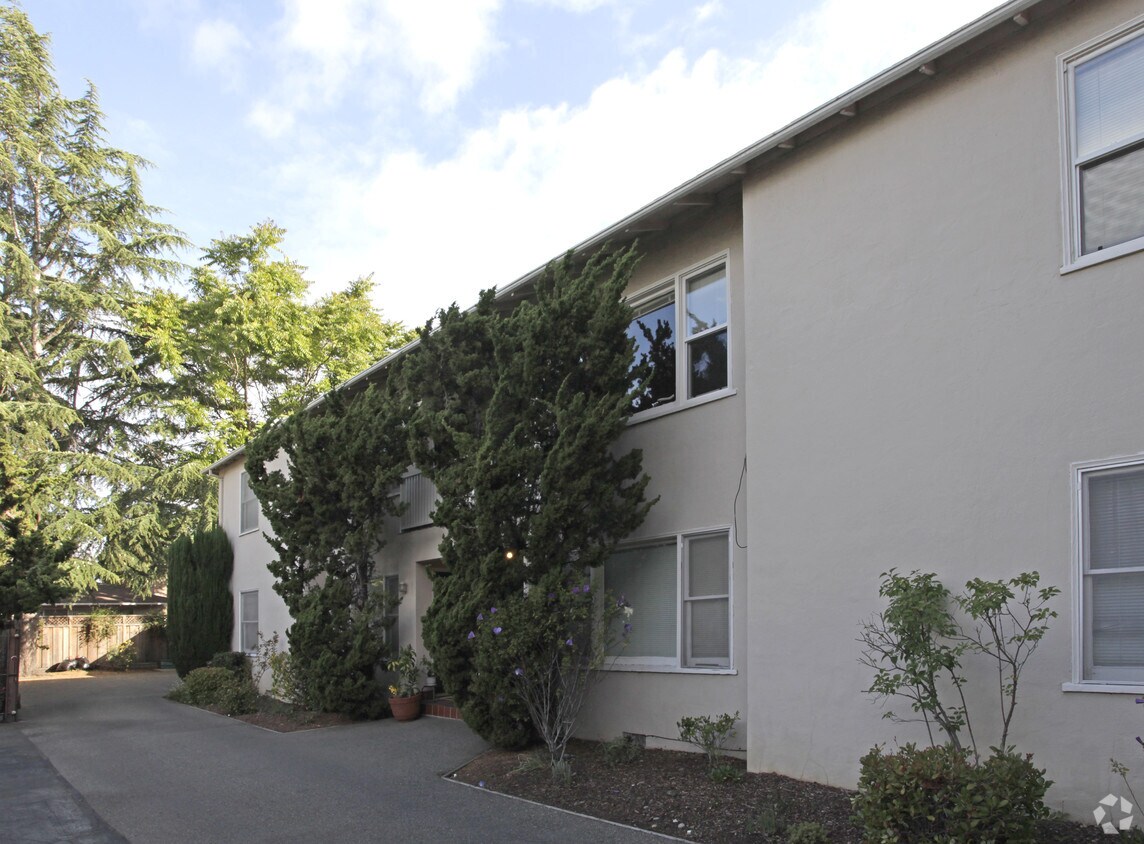 Building Photo - 980 Middle Ave