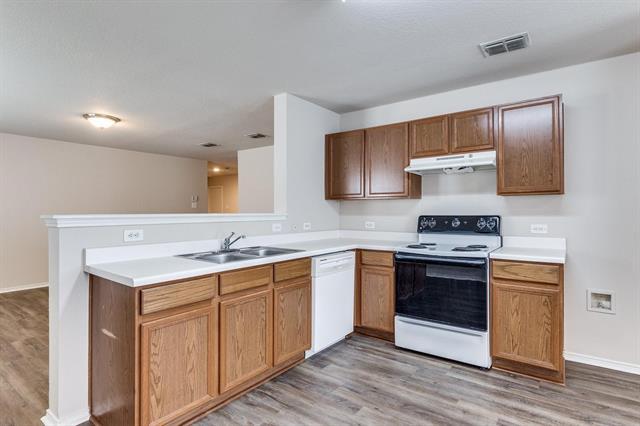Building Photo - 14120 Esperanza Dr