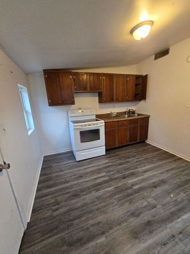 Foto del edificio - One Bedroom Muncie Duplex Near Walnut Street and West Jackson Street
