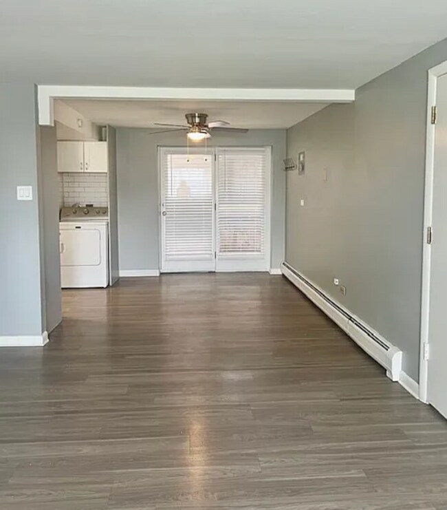Building Photo - Beautifully Renovated 3 Bedroom Apartment with Private Balcony, In-Unit Laundry & A/C