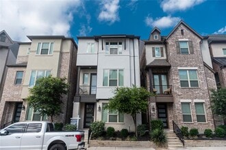 Building Photo - 2216 Palomino St