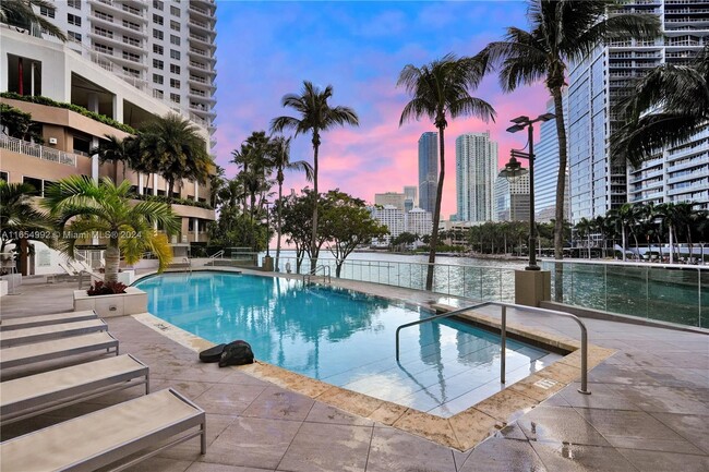 Foto del edificio - 901 Brickell Key Blvd