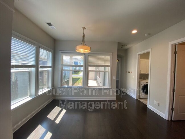 Foto del edificio - 4917 Providence Country Club Dr