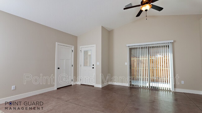 Building Photo - 4727 N Hillside Ct