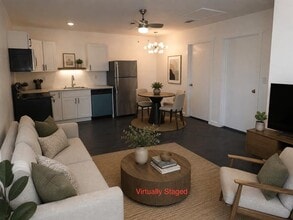 Building Photo - 1135 Holly Glen Cir