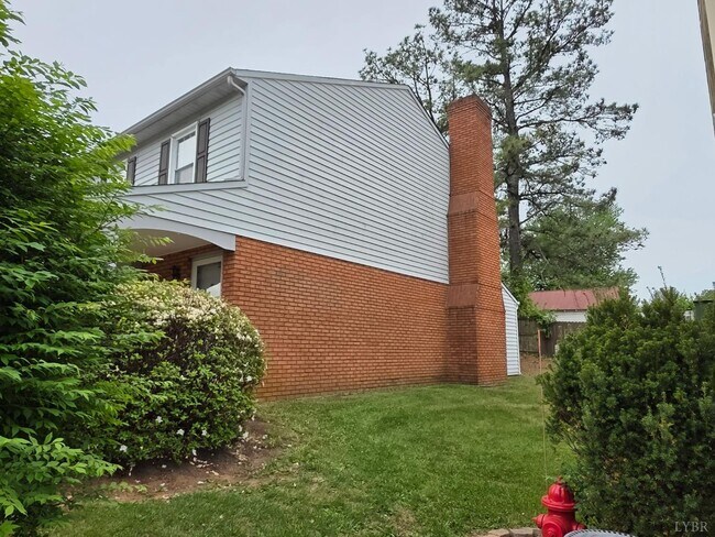 Building Photo - 42 Cavalier Ct