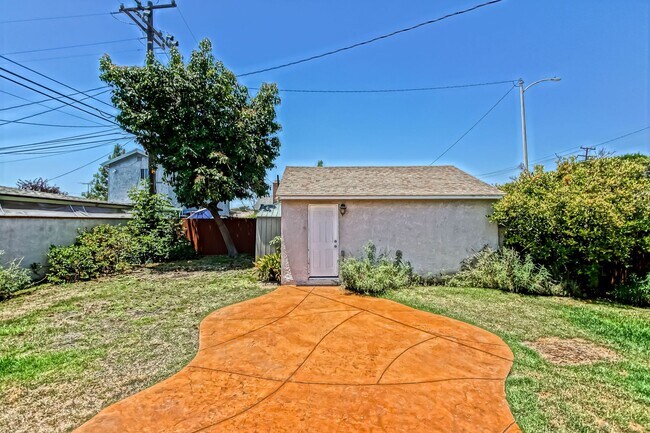 Foto del edificio - CHARMING, BRIGHT & AIRY HOME ON LARGE CORN...