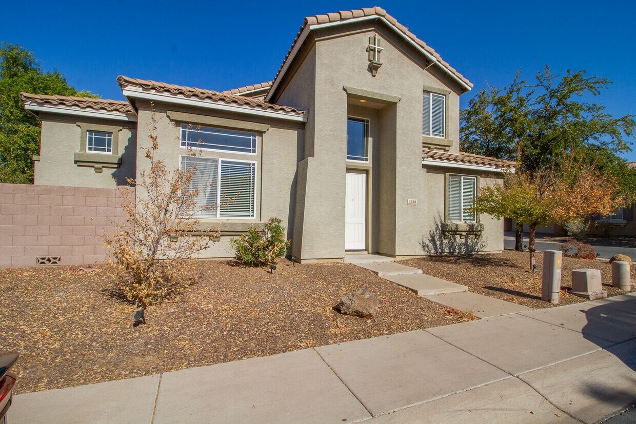 GATED COMMUNITY near Baseline & 40th Stre... - GATED COMMUNITY  near Baseline & 40th Stre...
