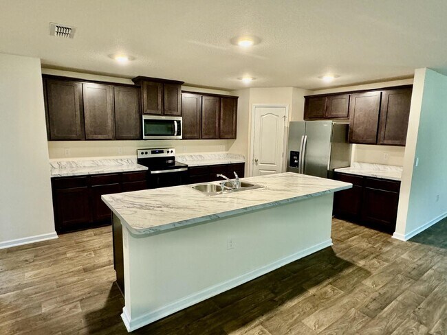 Foto del edificio - 4/2 Almost Brand New Rental Available