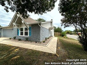 Foto principal - 9142 Valley Ridge