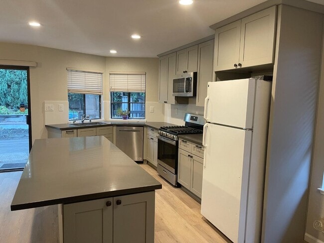 Building Photo - 10281 Parlett Pl