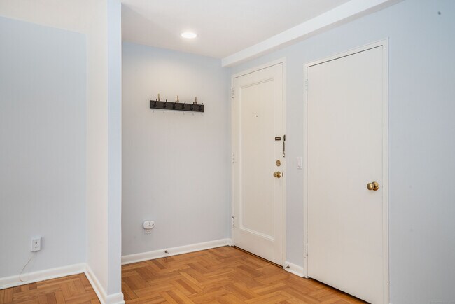 Foto del edificio - 30 Outlook Ave