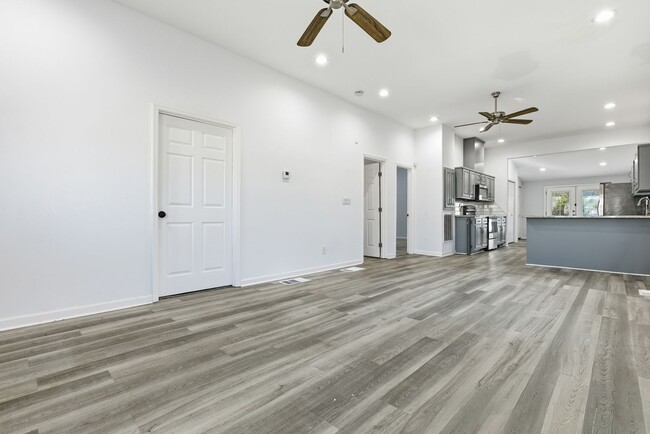 Foto del edificio - Downtown 3BR 2BA with Fenced Yard – 10 Minutes to Fort Benning