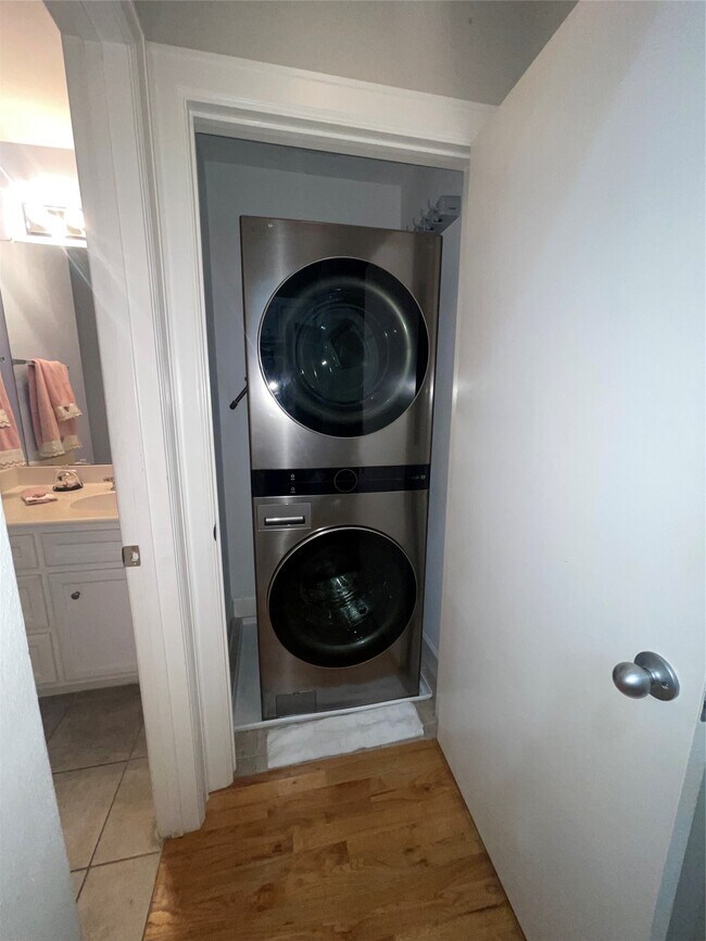 Foto del edificio - 7650 Springhill St