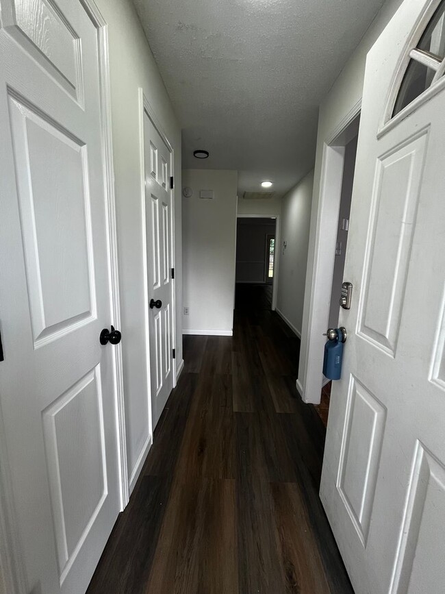 Building Photo - 318 Chadwyck Cir