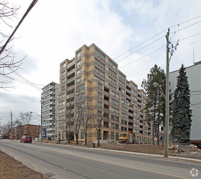 Photo du bâtiment - Birchmount Woods