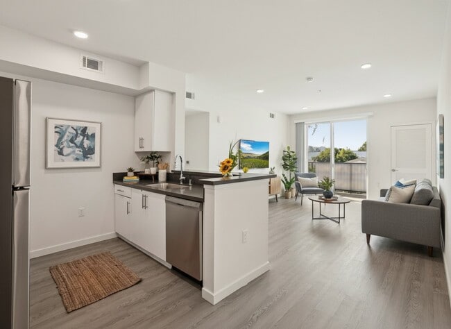 Building Photo - 3518 Chesapeake Ave., Los Angeles, CA 90016