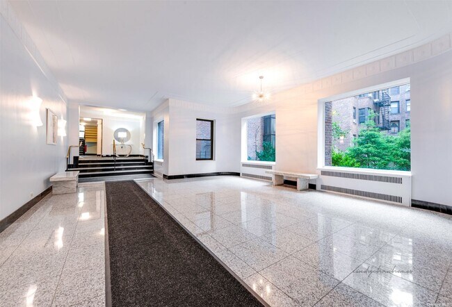 Foto del edificio - 110-34 73rd Rd