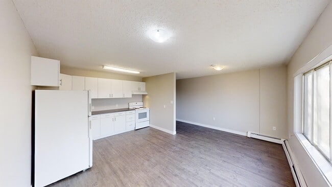 Building Photo - 9926-9105 105 Ave