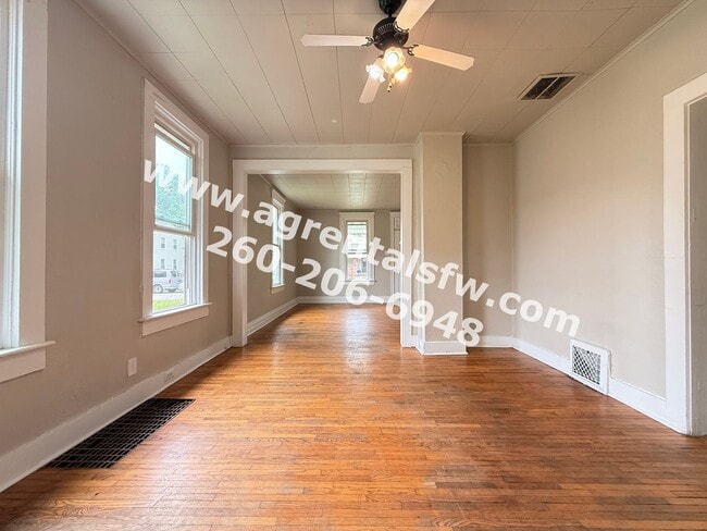 Building Photo - 3 Bedroom House