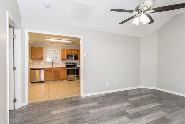 Foto del edificio - 7243 Kavan Hunter Dr