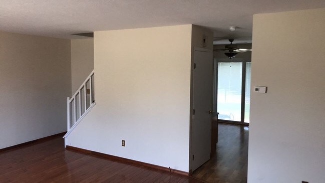 Building Photo - Spacious 3BR 1.5 BA Condo in Colerain Twp