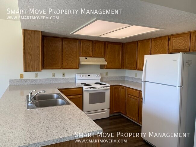 Building Photo - Updated 3 bed duplex near Settlers Park