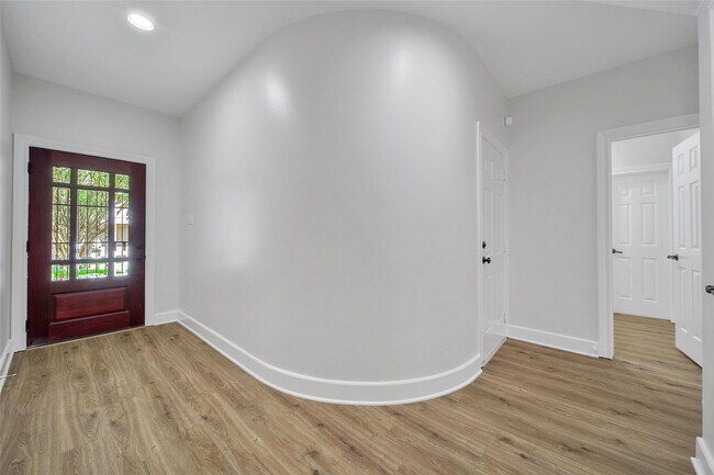 Building Photo - 5341 Kiam St