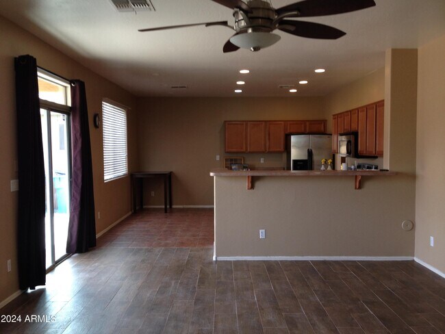 Foto del edificio - 6916 W Darrel Rd
