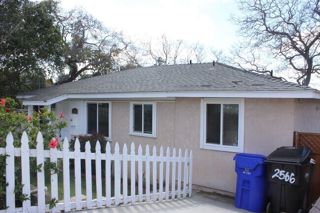Foto del edificio - Gorgeous 3B/2BA Upgraded House w/ Canyon V...
