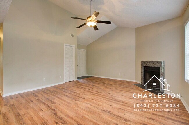 Foto del edificio - 7945 Timbercreek Ln