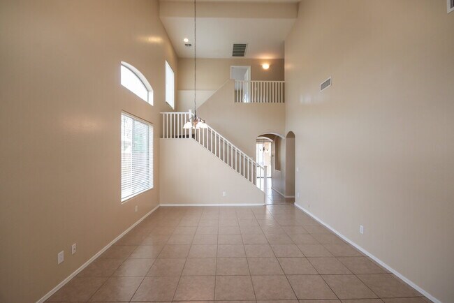 Building Photo - 1450 E Mia Ln