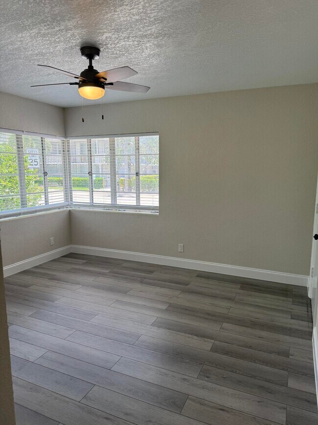 Building Photo - 112 Lake Ave