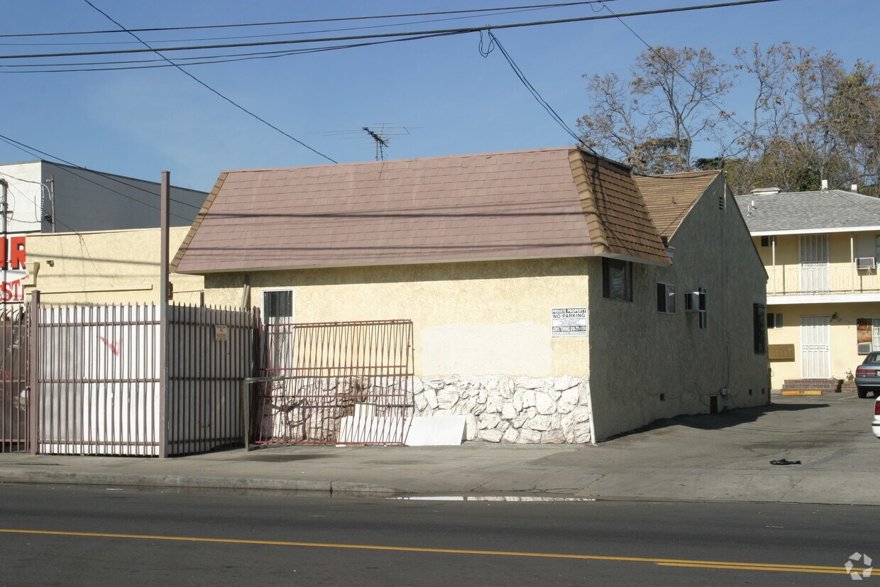 Primary Photo - 11311 Burbank Blvd