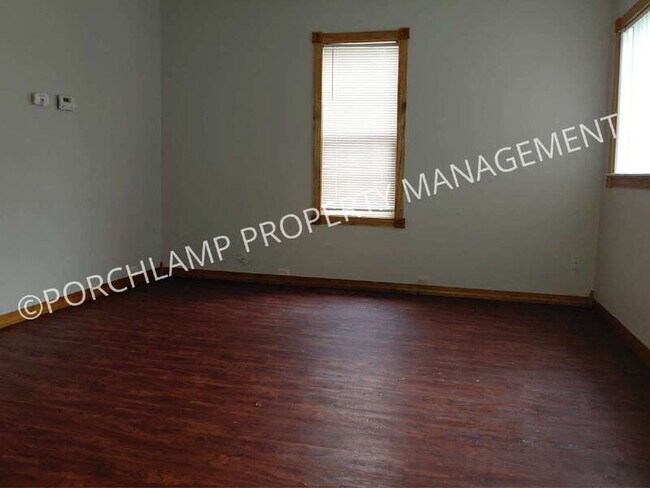 Foto del edificio - 2121 Harrison Ave