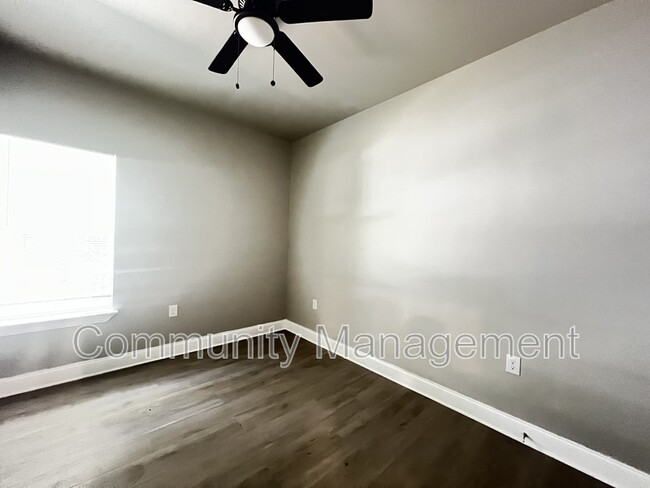 Building Photo - 637 Iberville St