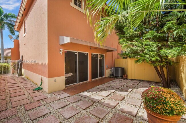 Foto del edificio - Southwest 94th Lane, Miami, FL 33156 - 3 BR 2 BA townhouse