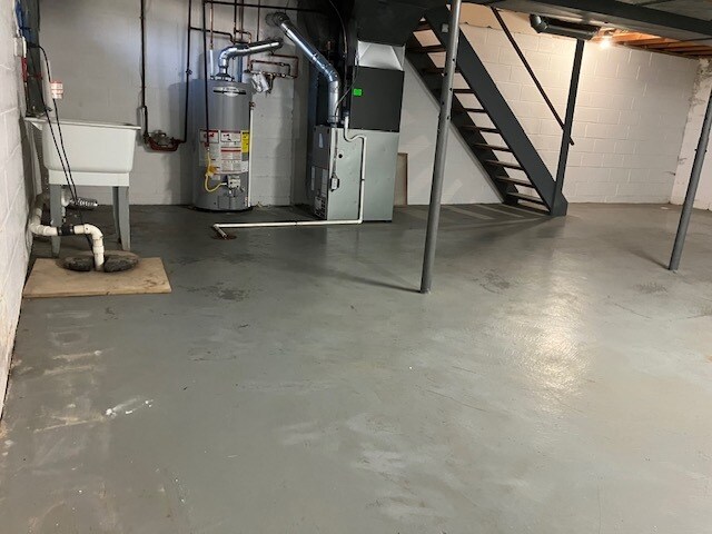 Sótano - 1741 Chief Okemos Cir