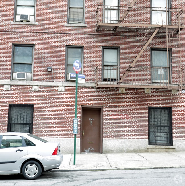 Building Photo - 2903 Valentine
