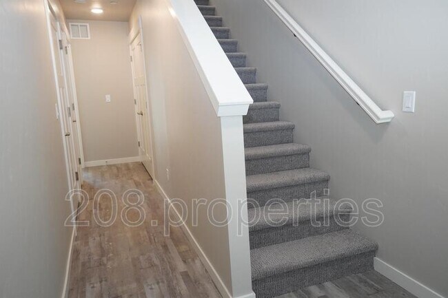 Foto del edificio - 443 2nd Ave N