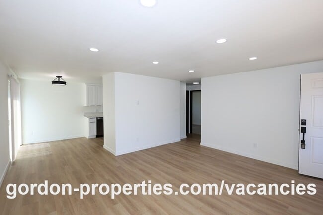 Building Photo - SE Tolbert St - Newly renovated Clackamas 2 bedroom unit