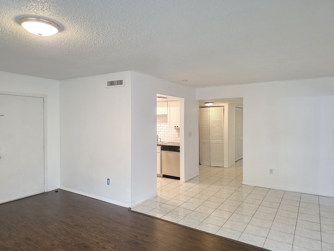 Foto principal - 605 N Keene Rd