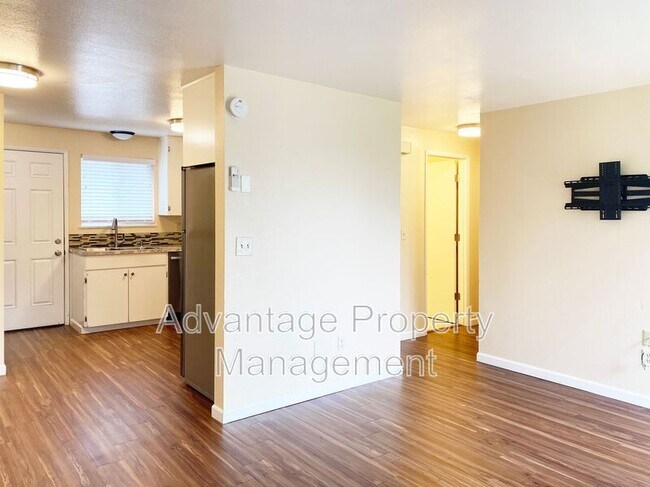 Foto del edificio - 588 NW Oak Ave