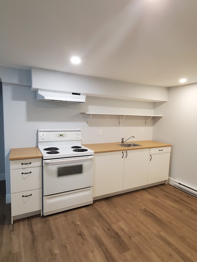 Photo du bâtiment - Nestled in the pine trees