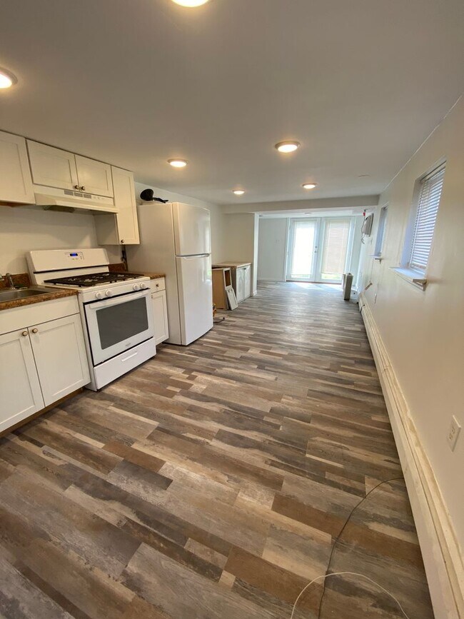 Foto del edificio - Spacious 1 Bedroom 1 Bathroom 1st floor ap...