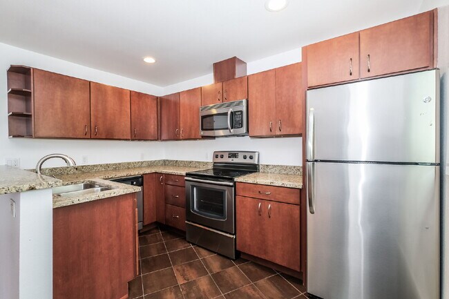 Foto del edificio - **Updated 2-Bedroom Condo with Secure Parking**