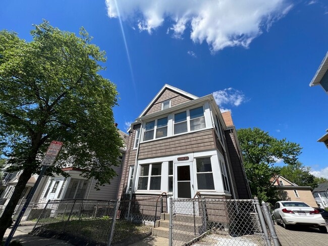 Building Photo - 7 Jay St