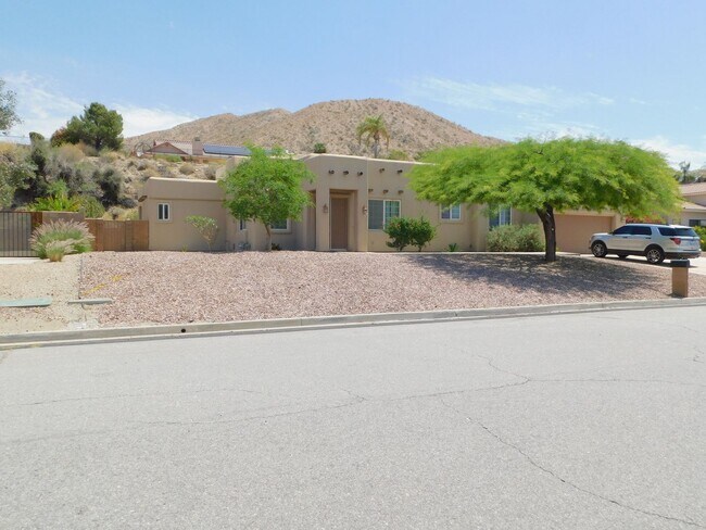 Foto del edificio - BIG, BEAUTIFUL 3  BED+LARGE BONUS ROOM  2.5 BATH HIGH UP IN DHS