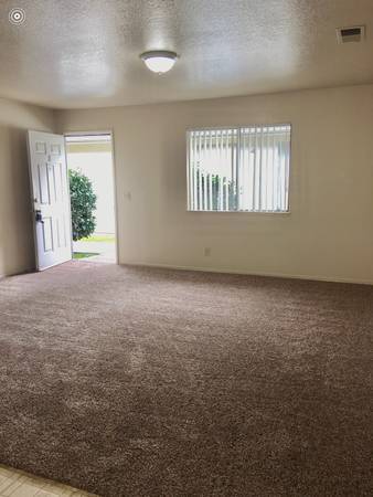 Sala de estar - 1768-1816 N Reed Ave