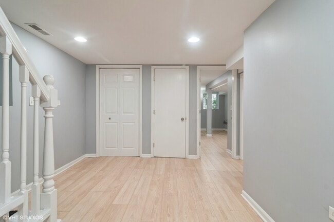 Foto del edificio - 3436 N Harding Ave